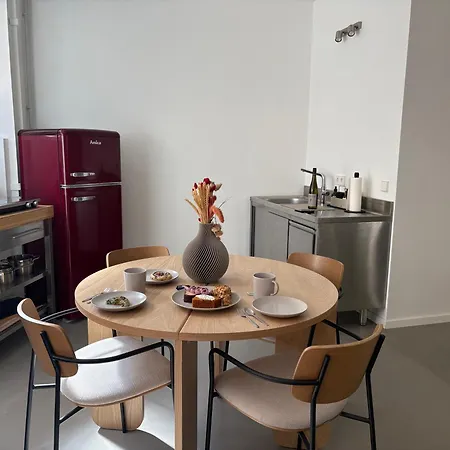 Design Serviced Modern And Stylish Apartman *